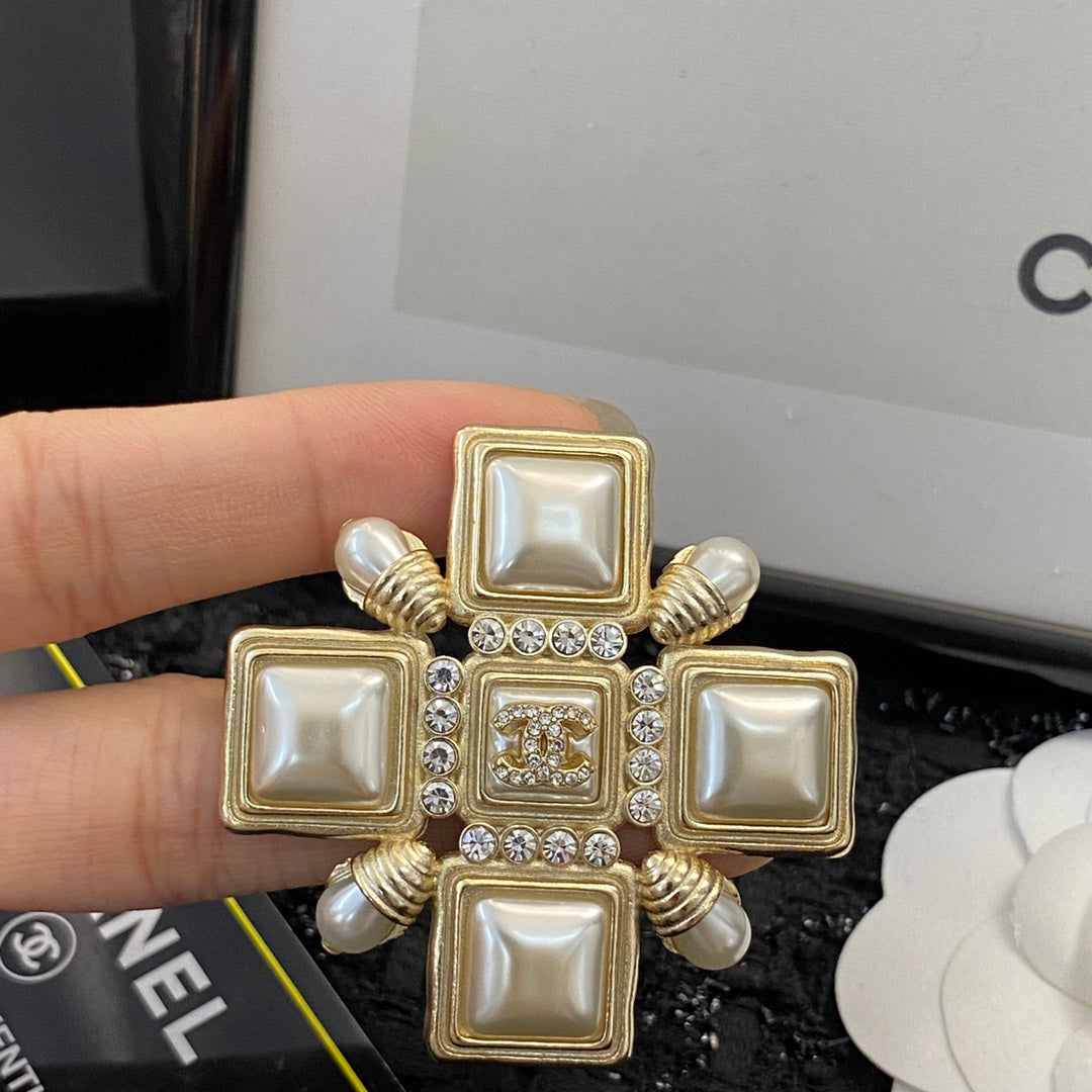 Chanel Enamel Pearl Brooch - album image 6