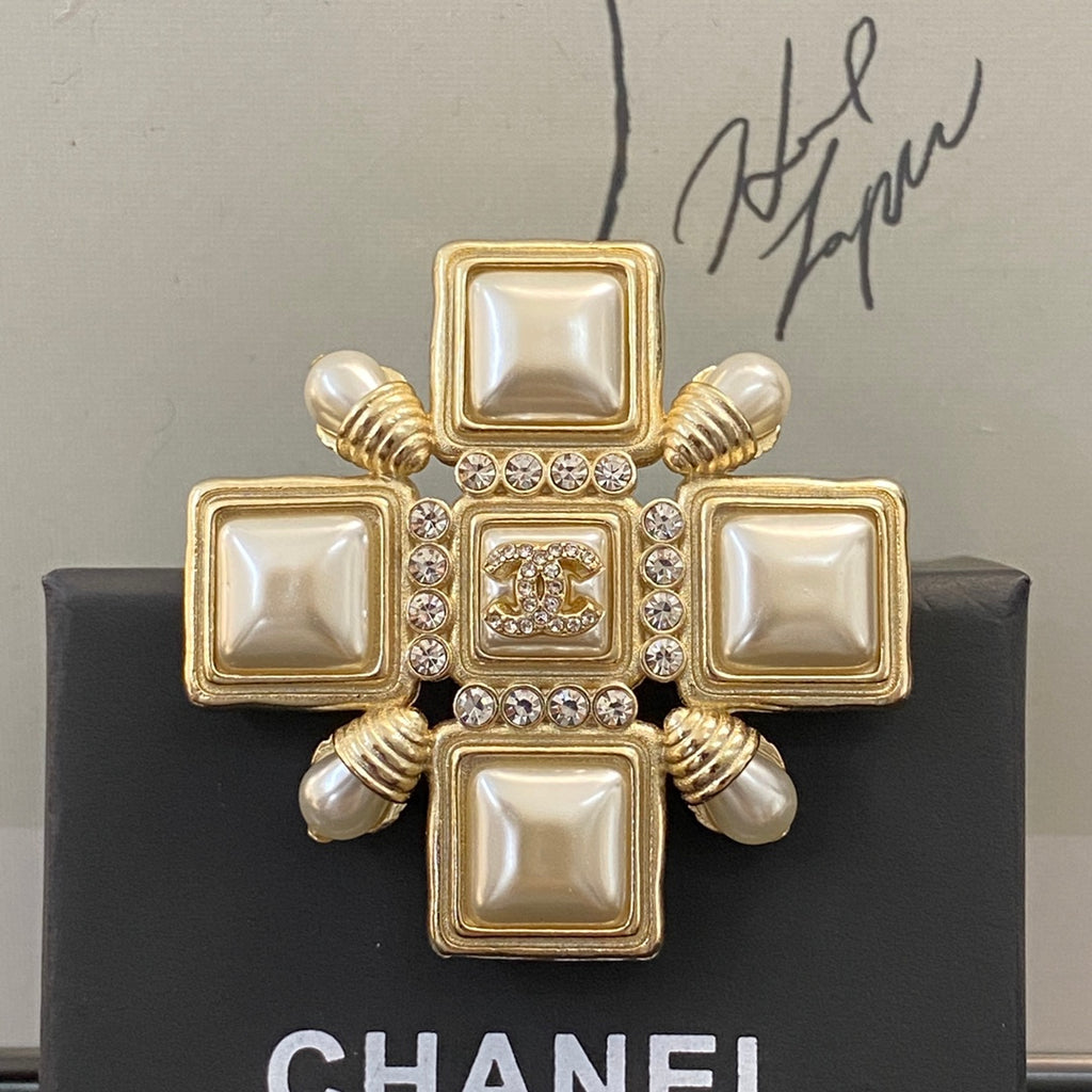 Chanel Enamel Pearl Brooch - album image 7