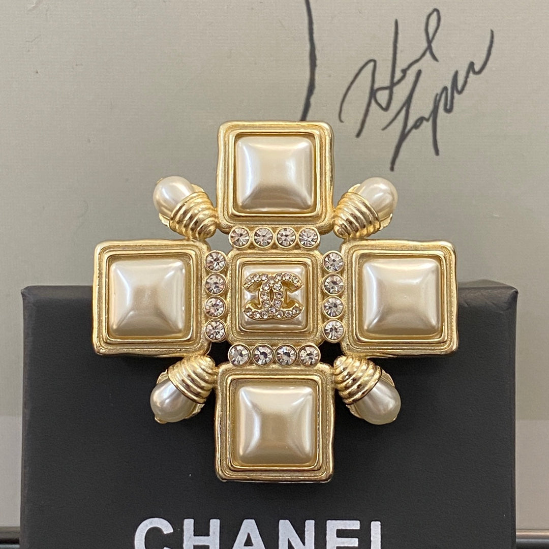 Chanel Enamel Pearl Brooch - album image 7