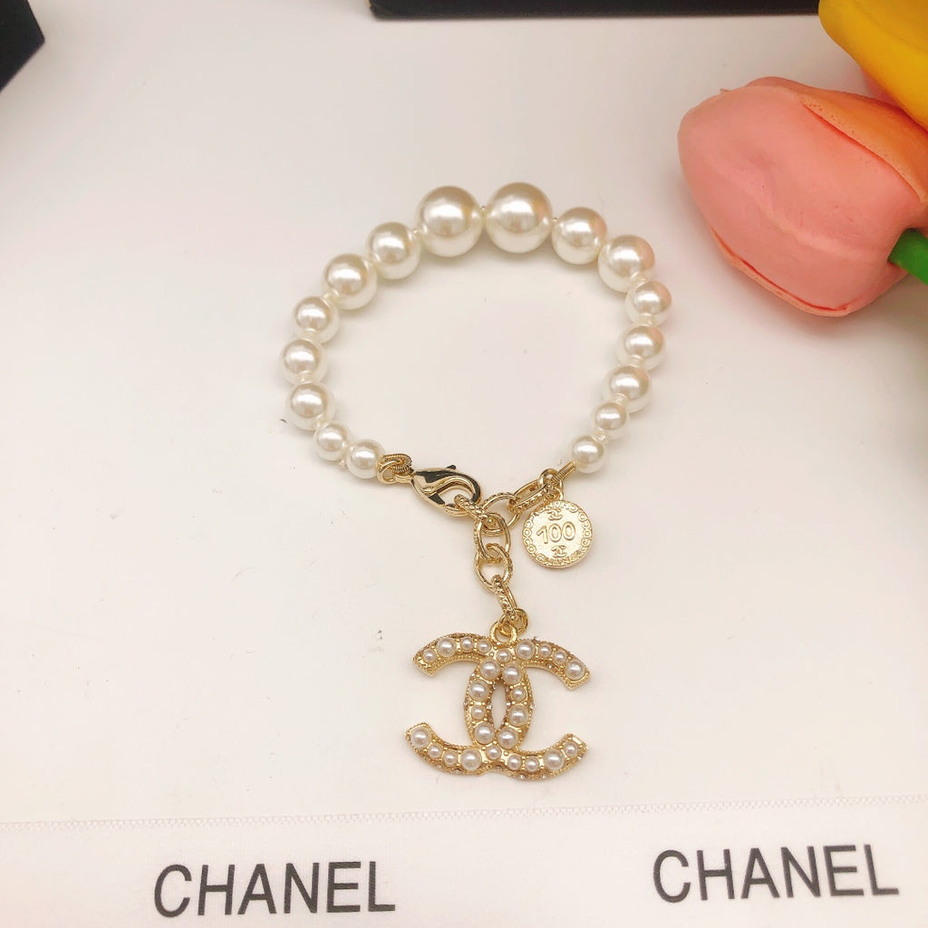 Chanel Interlocking C Pearl Bracelet - album image 2