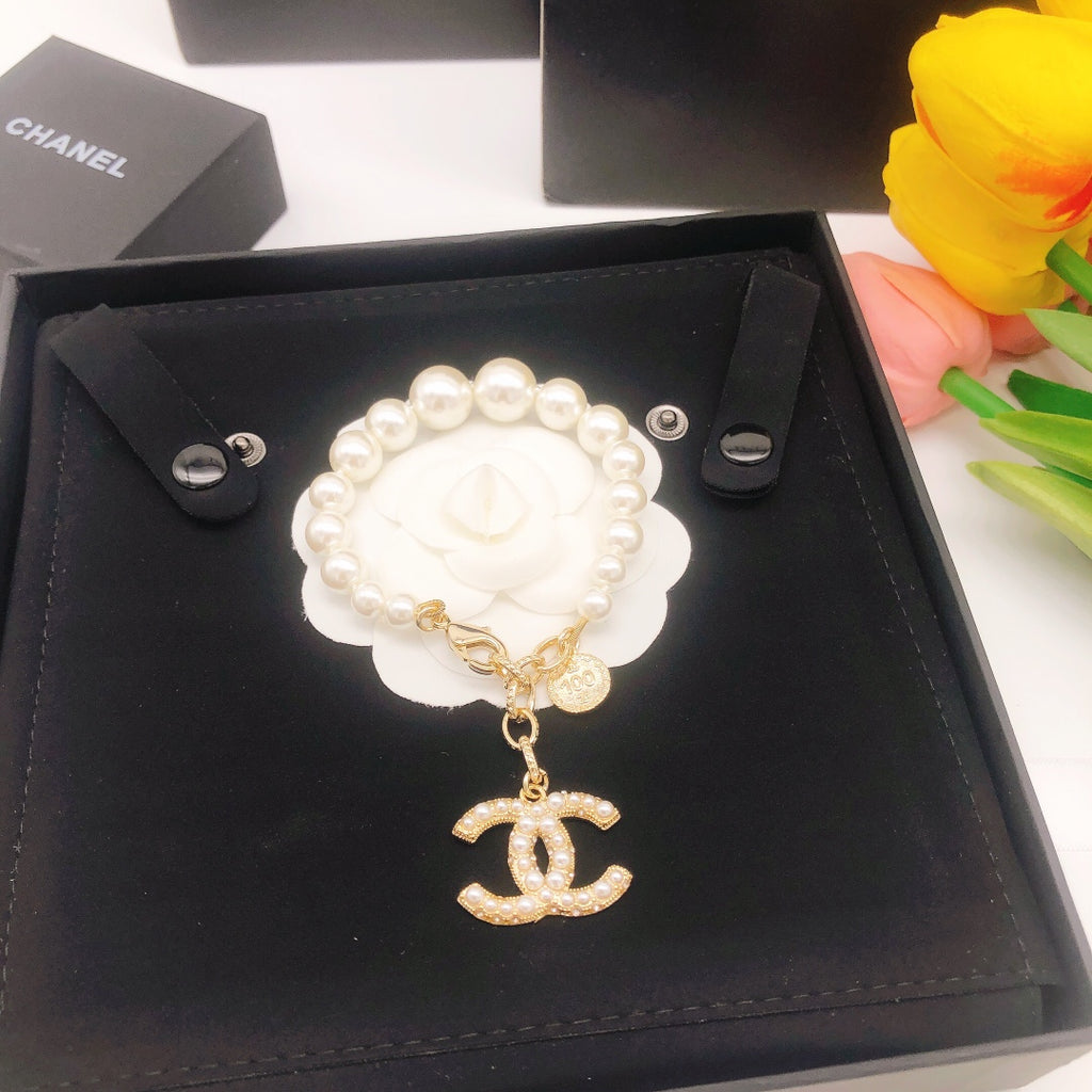 Chanel Interlocking C Pearl Bracelet - album image 4