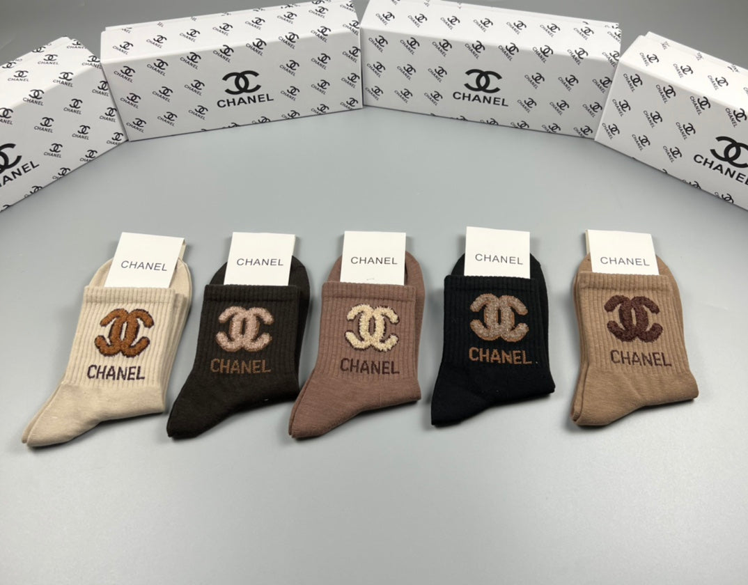 Chanel oversized soft emblem crew socks - view 4