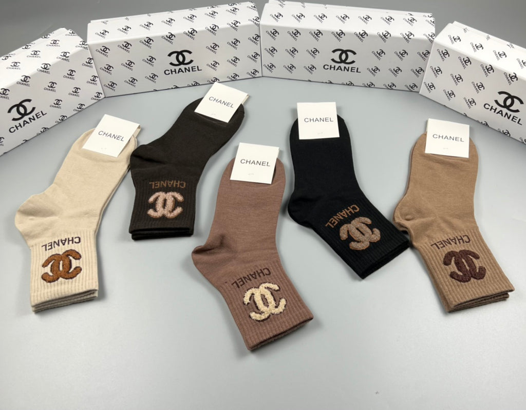 Chanel oversized soft emblem crew socks - view 3