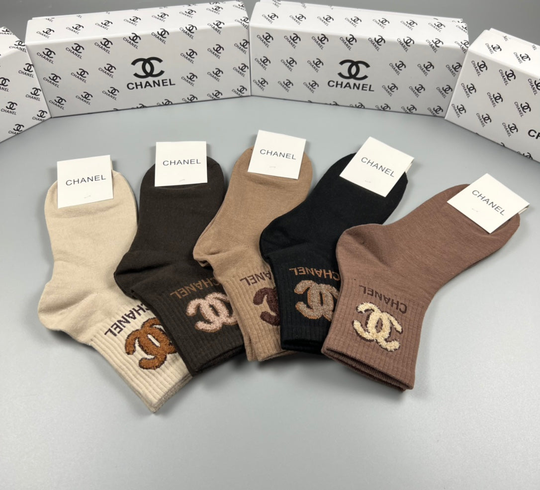 Chanel oversized soft emblem crew socks - view 2