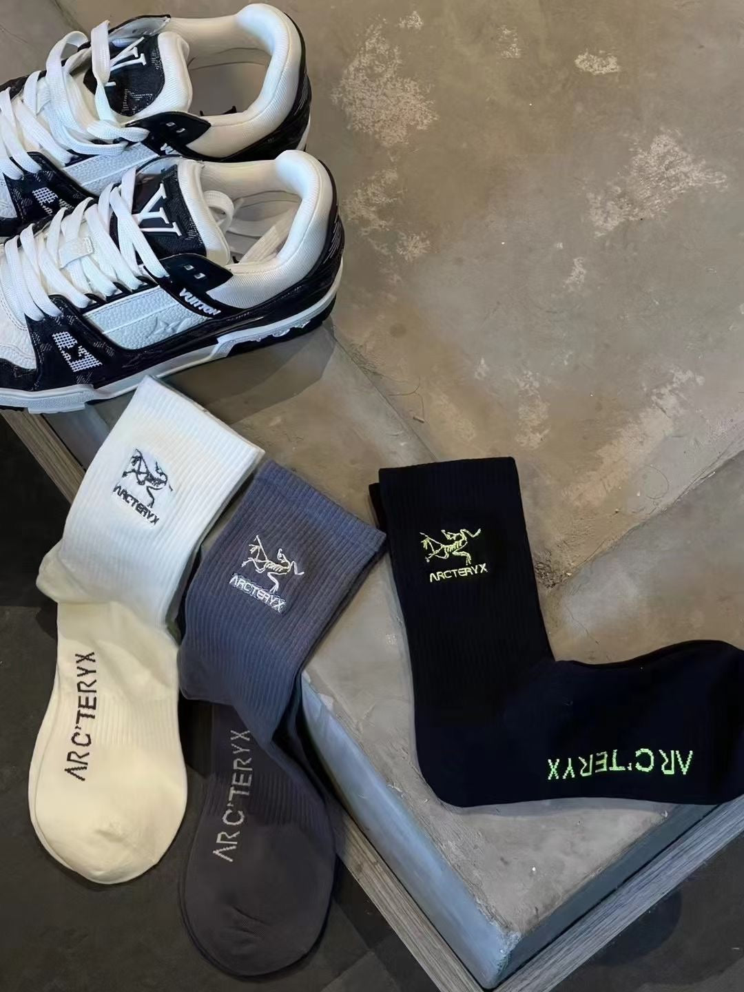 Arcteryx ribbed contrast bird emblem crew socks - view 17