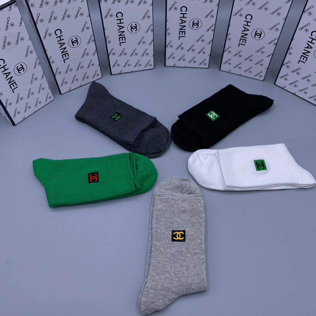 Chanel small square accent crew socks - view 9
