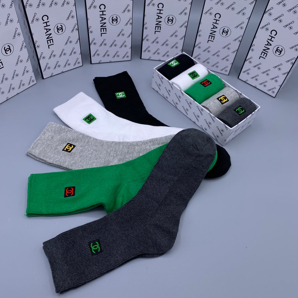 Chanel small square accent crew socks - view 2