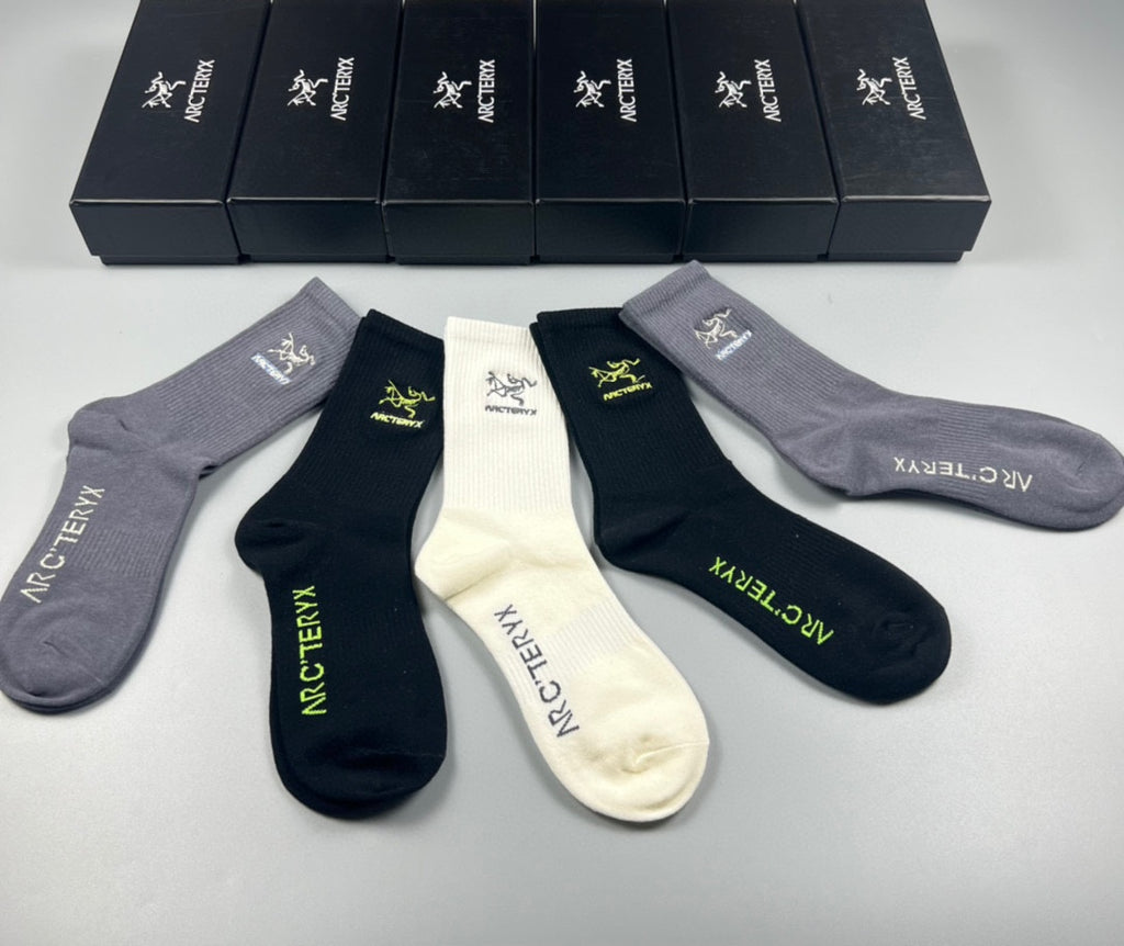 Arcteryx ribbed contrast bird emblem crew socks - view 3