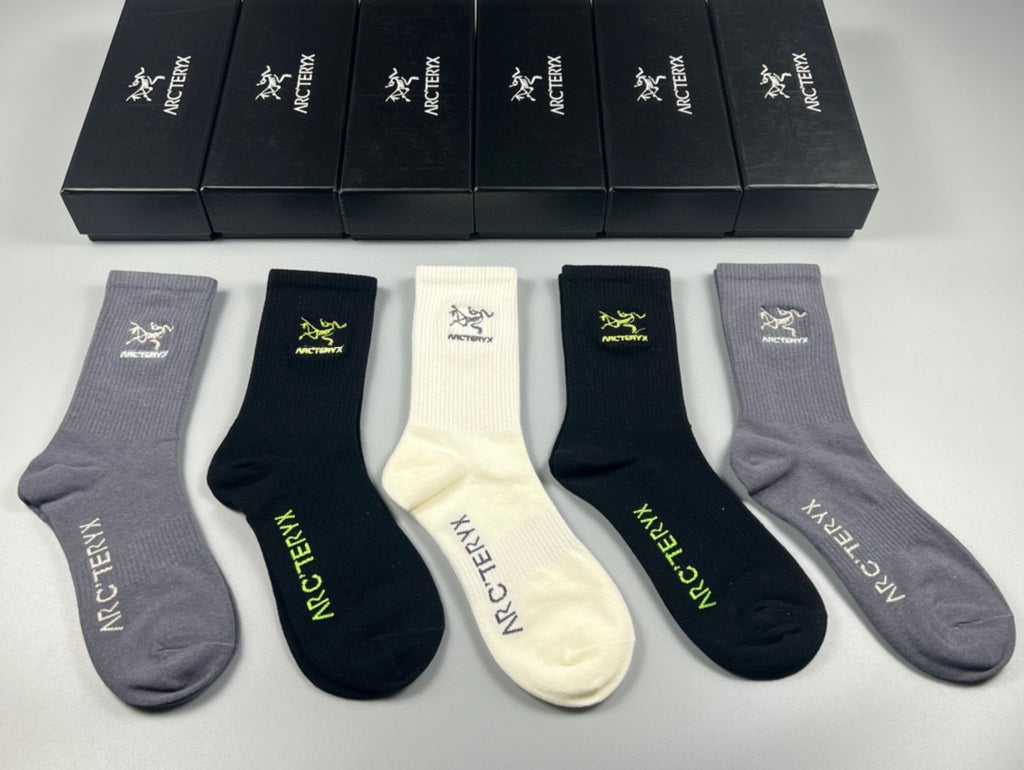 Arcteryx ribbed contrast bird emblem crew socks - view 1