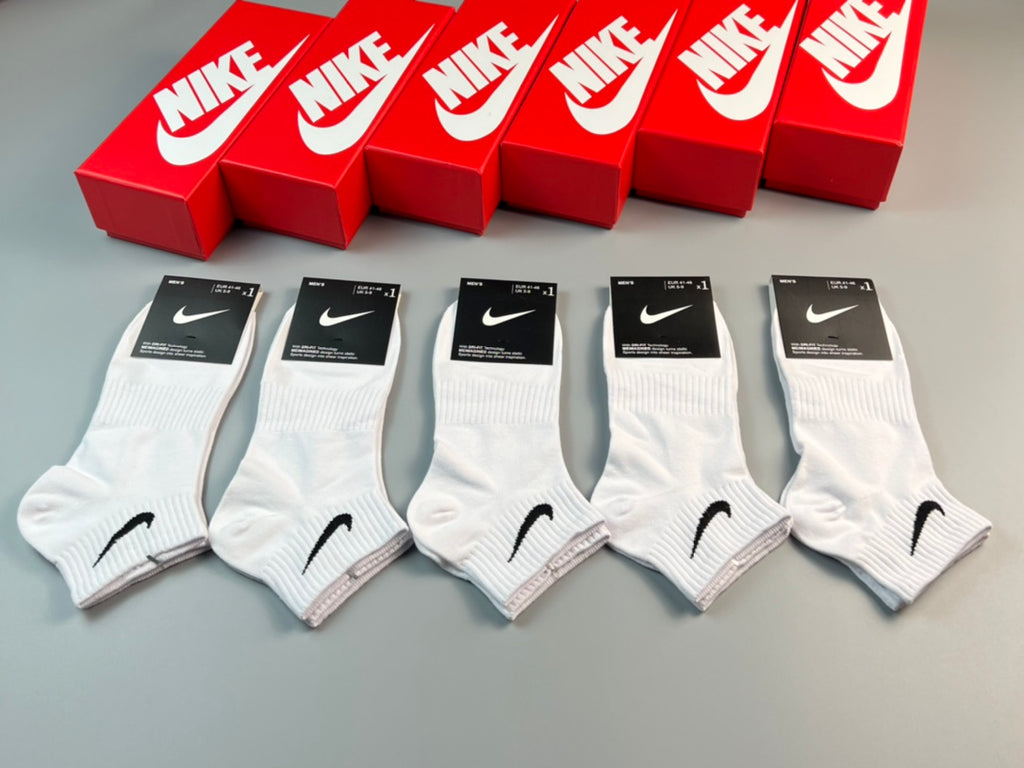 Nike white minimal swoosh ankle socks, image 1