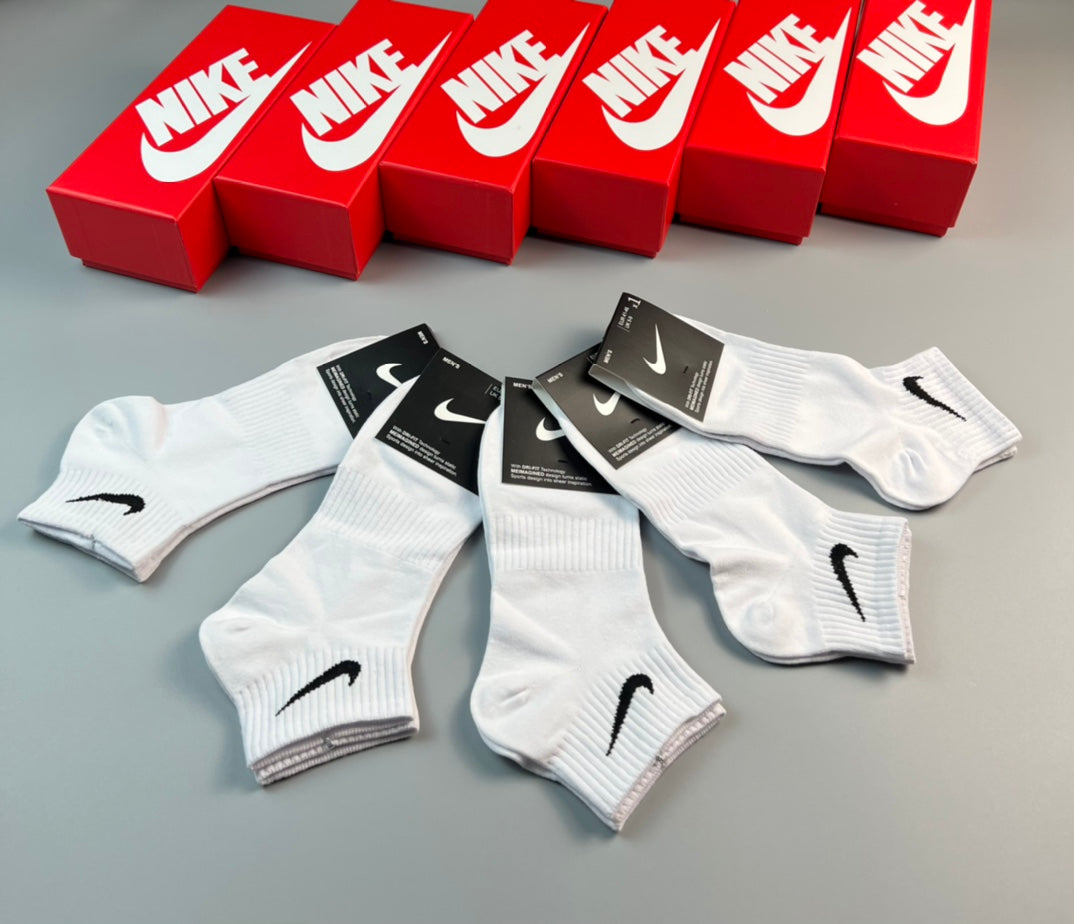 Nike white minimal swoosh ankle socks, image 2