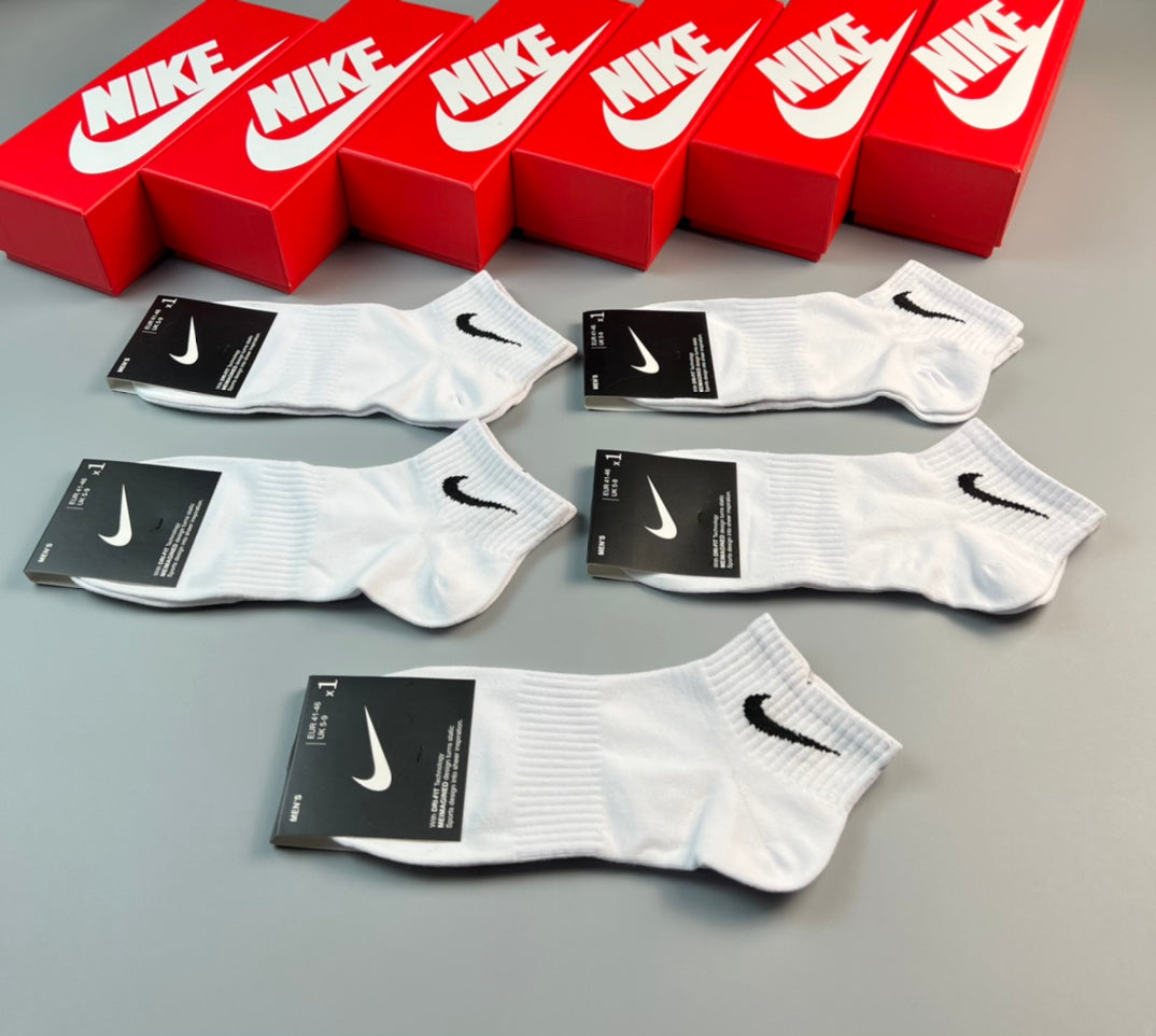 Nike white minimal swoosh ankle socks, image 3