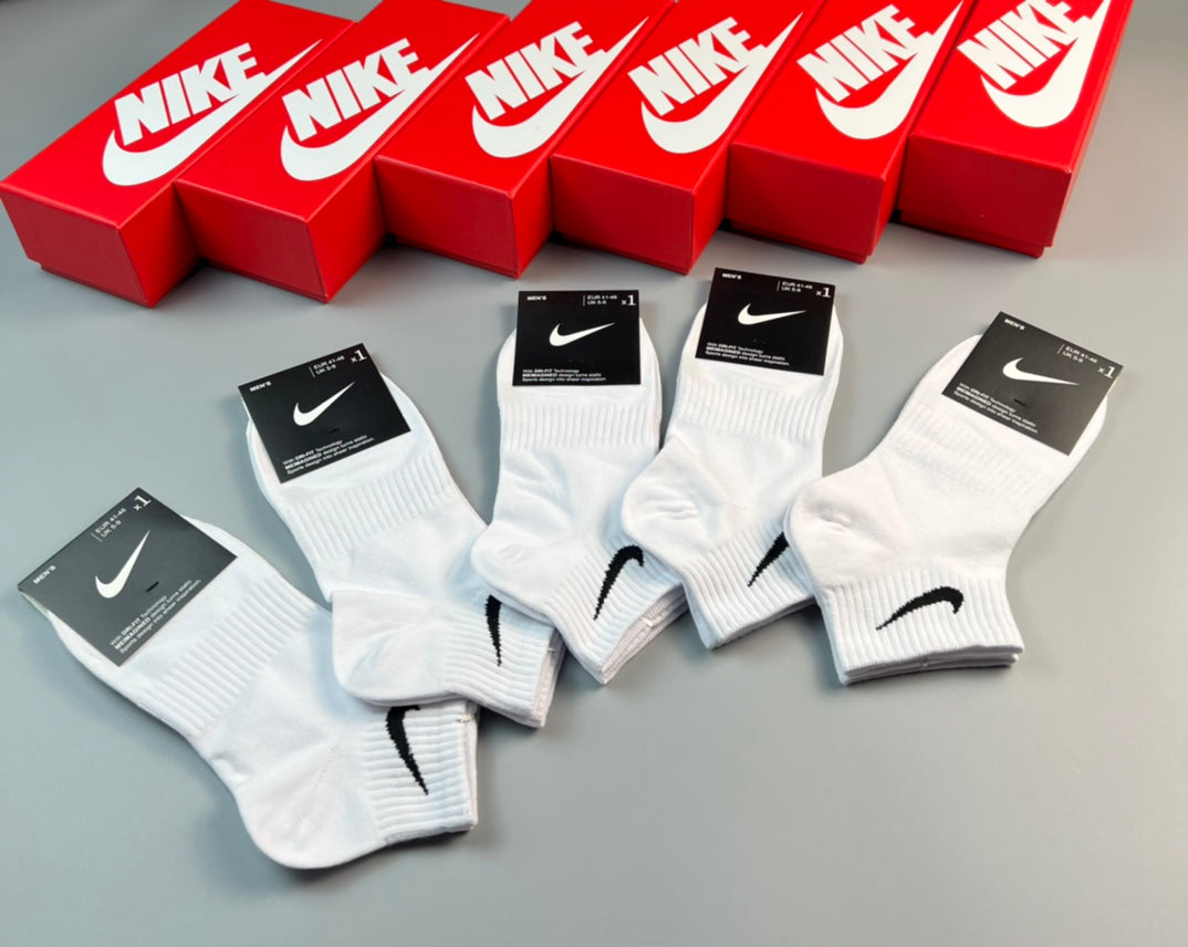 Nike white minimal swoosh ankle socks, image 4