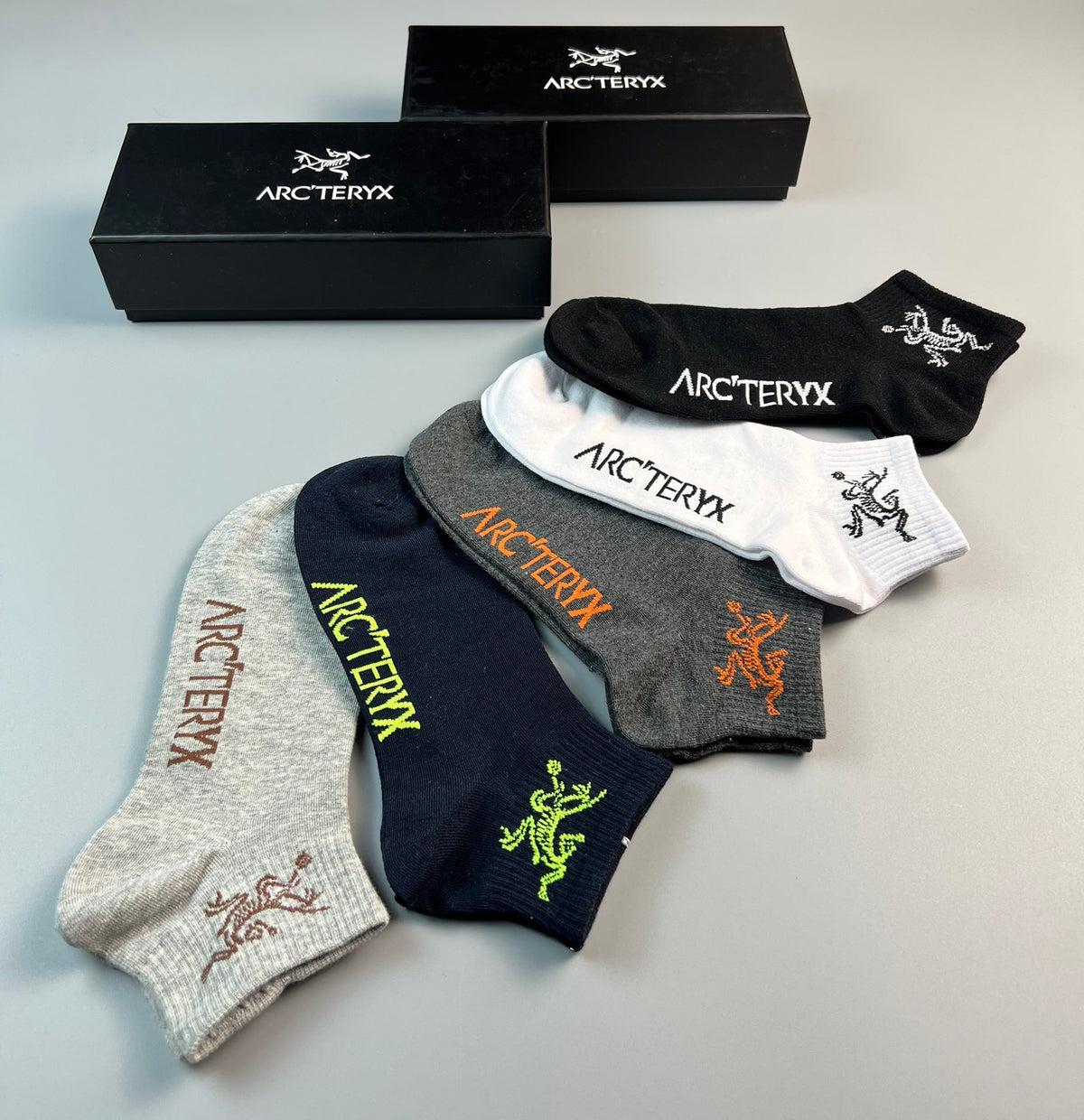 Arcteryx contrast lettering bird graphic ankle socks - view 7