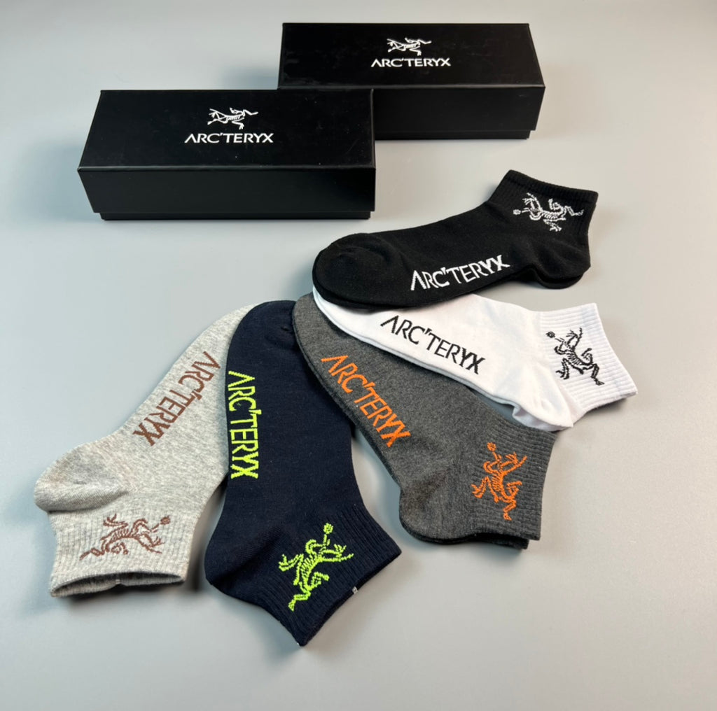 Arcteryx contrast lettering bird graphic ankle socks - view 8
