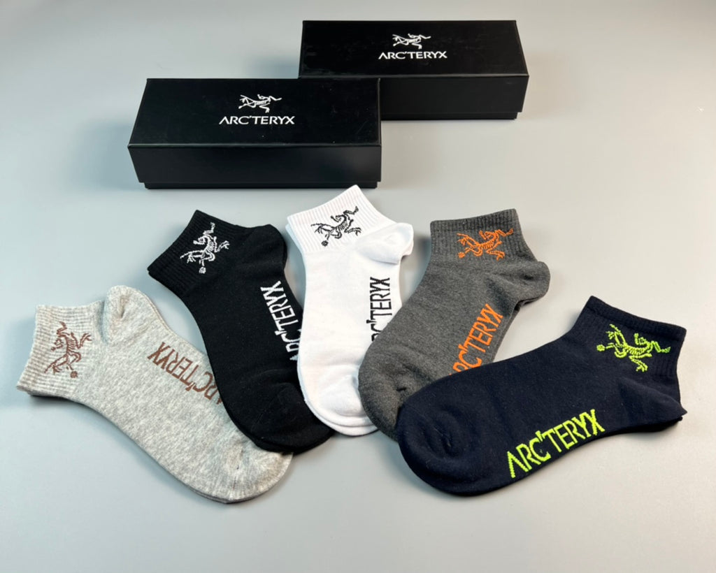 Arcteryx contrast lettering bird graphic ankle socks - view 14