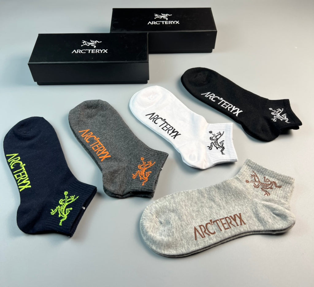 Arcteryx contrast lettering bird graphic ankle socks - view 15