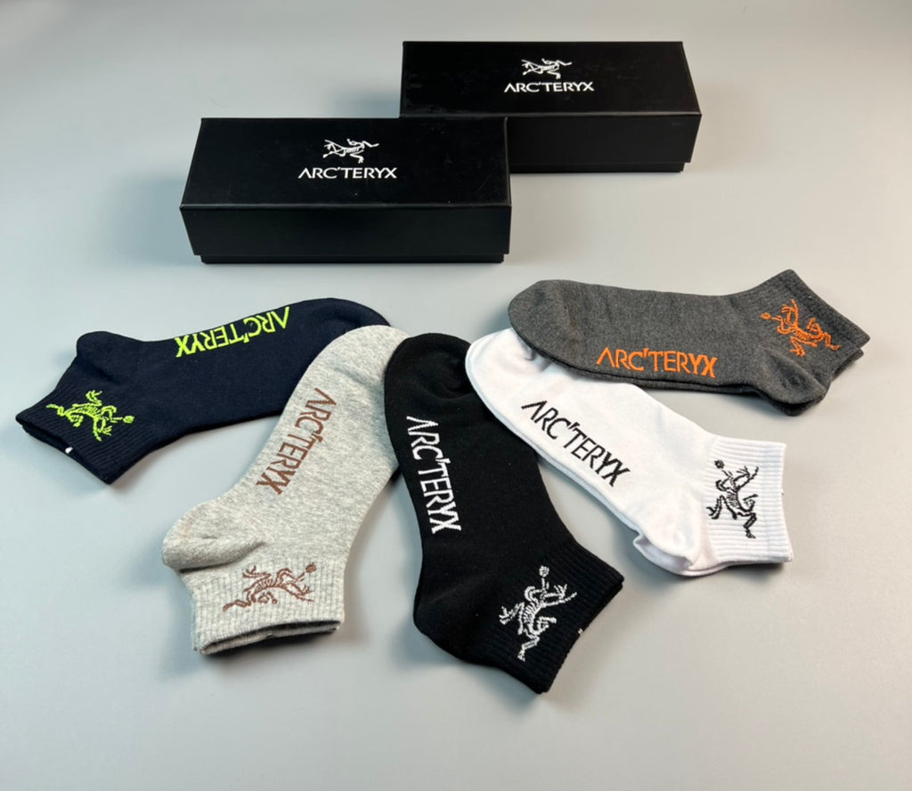 Arcteryx contrast lettering bird graphic ankle socks - view 11