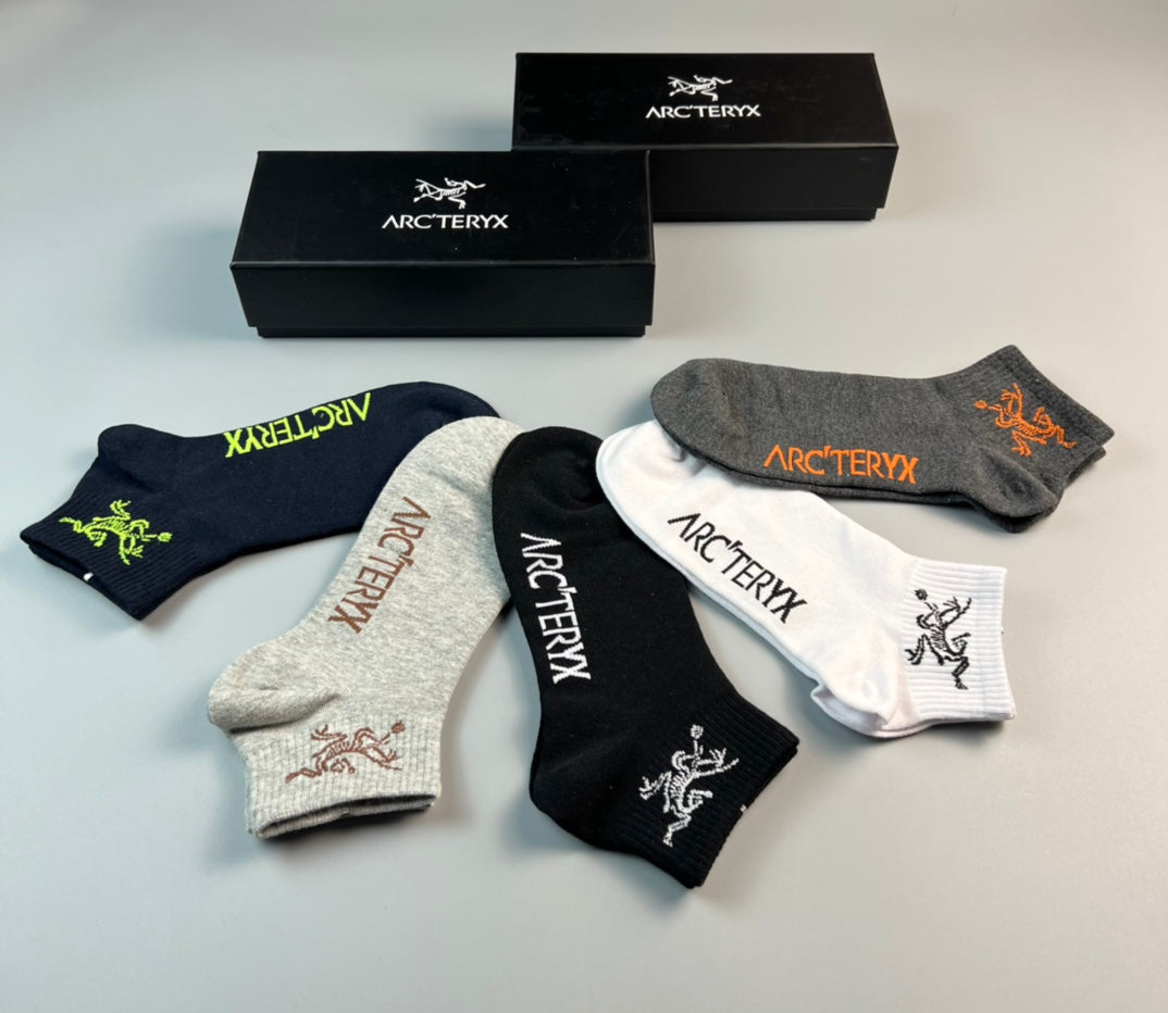 Arcteryx contrast lettering bird graphic ankle socks - view 11