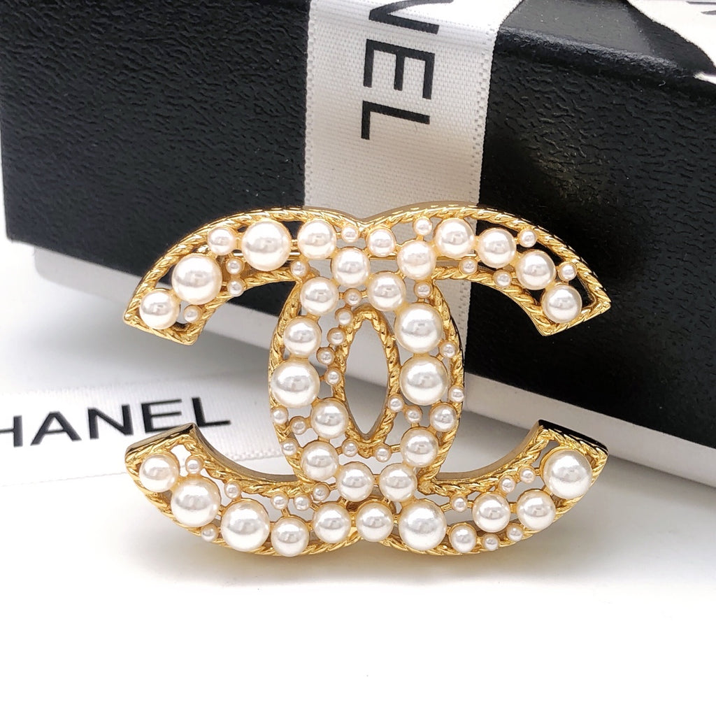 Chanel Interlocking C Pearl Brooch - album image 7