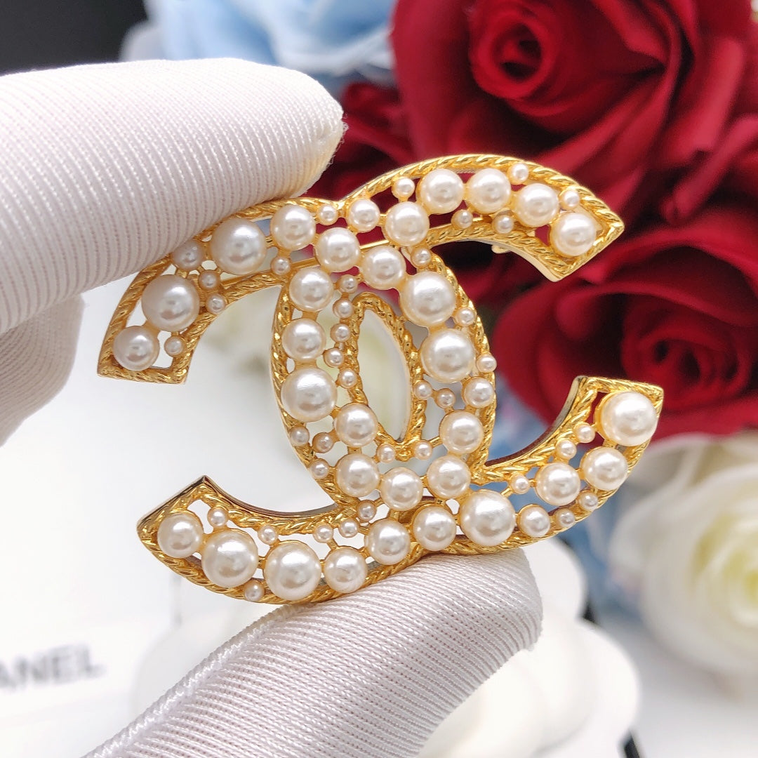 Chanel Interlocking C Pearl Brooch - album image 3