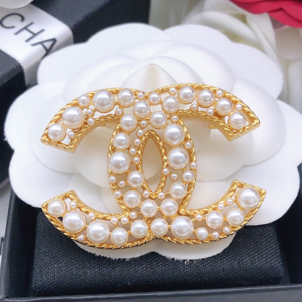 Chanel Interlocking C Pearl Brooch - album image 6
