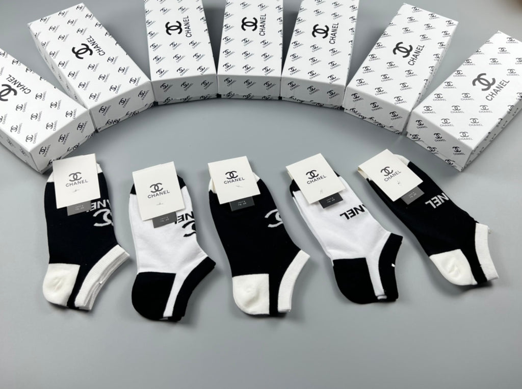 Chanel contrast heel lettering ankle socks - view 4