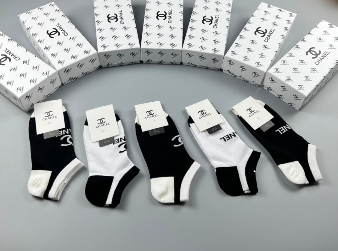 Chanel contrast heel lettering ankle socks - view 4