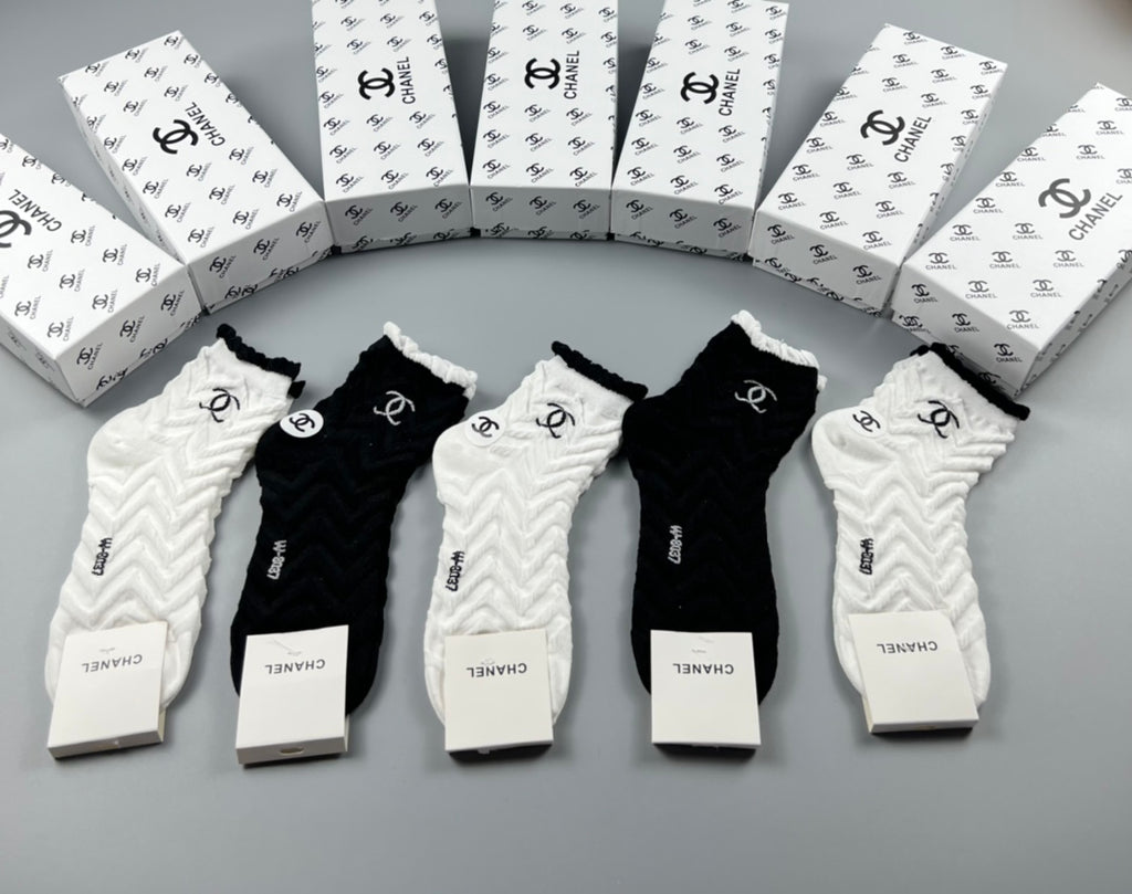 Chanel cable knit monochrome emblem crew socks - view 7
