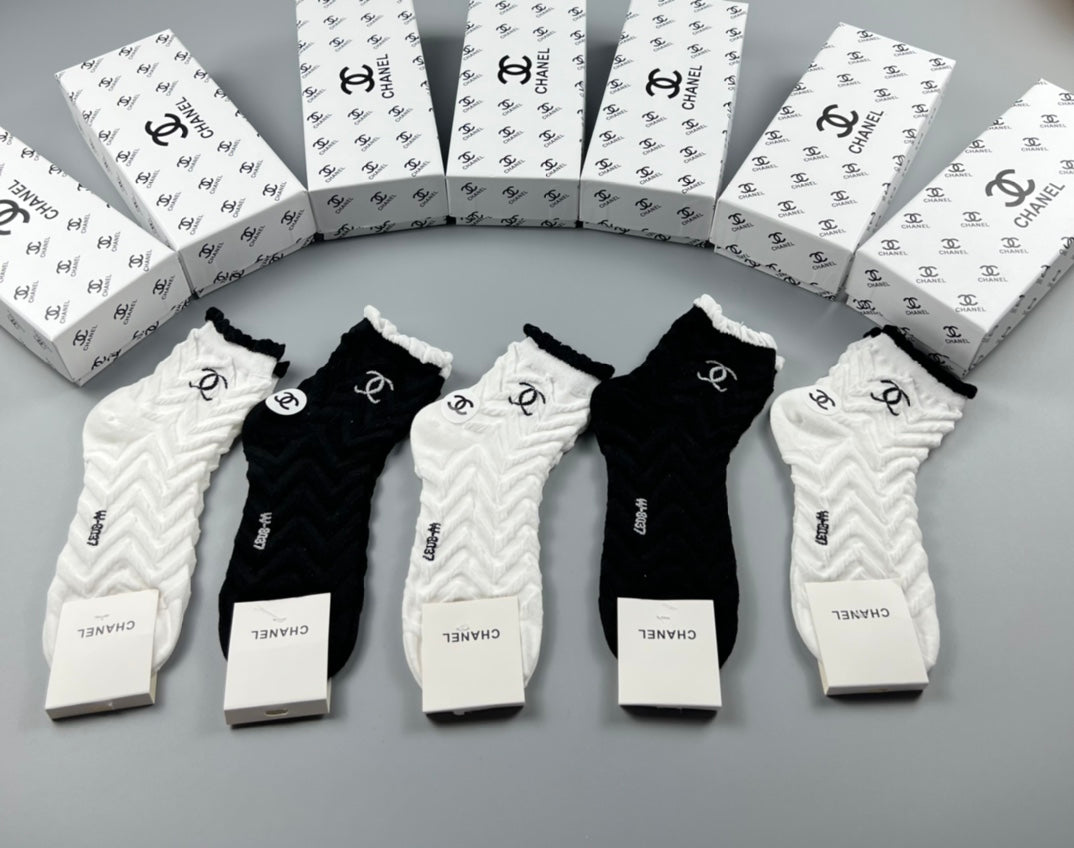 Chanel cable knit monochrome emblem crew socks - view 7