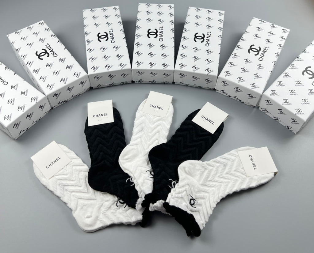 Chanel cable knit monochrome emblem crew socks - view 3