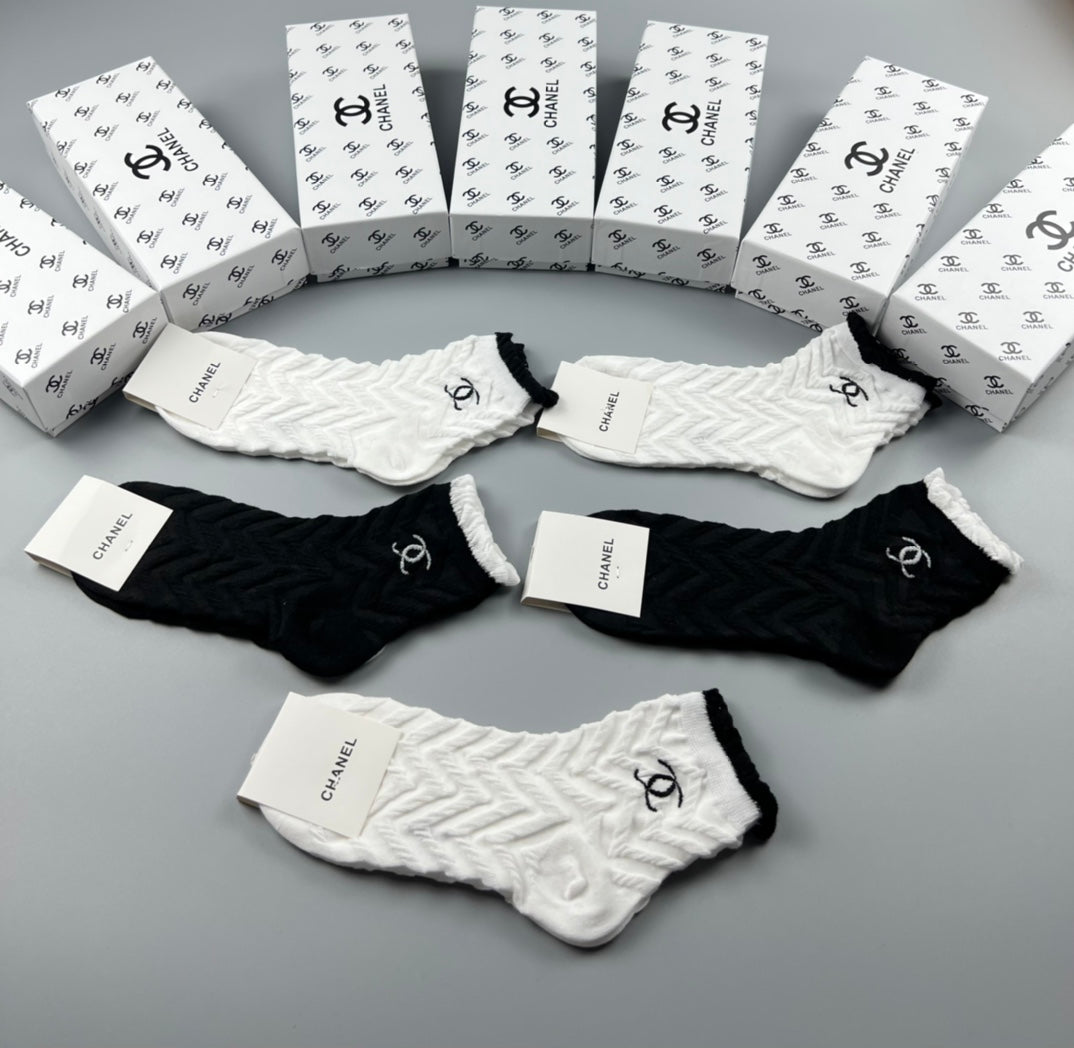 Chanel cable knit monochrome emblem crew socks - view 4