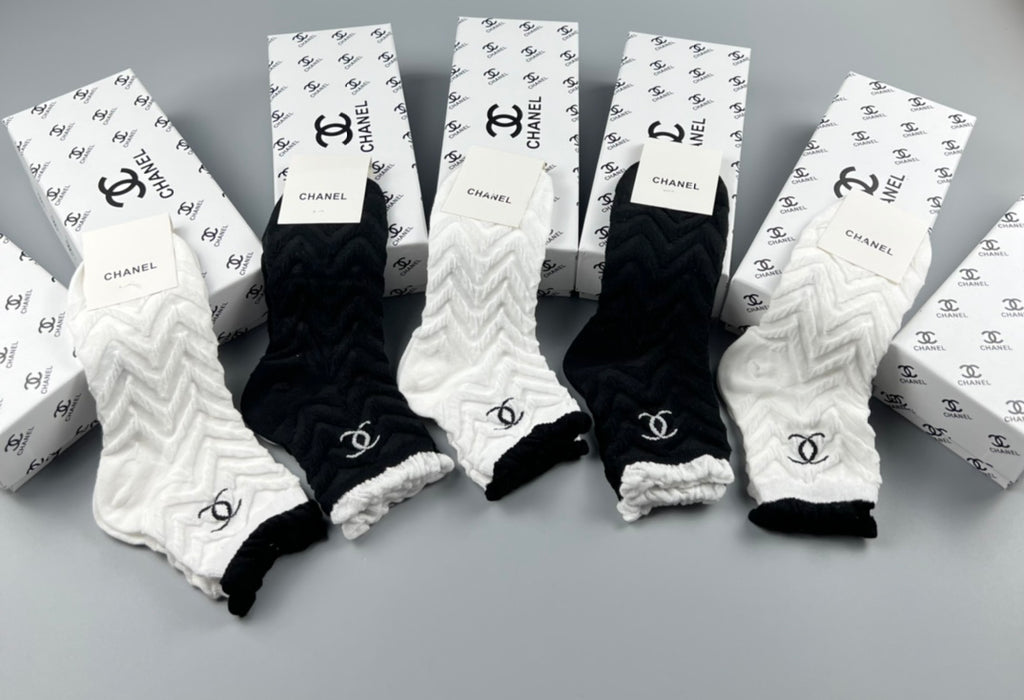 Chanel cable knit monochrome emblem crew socks - view 5