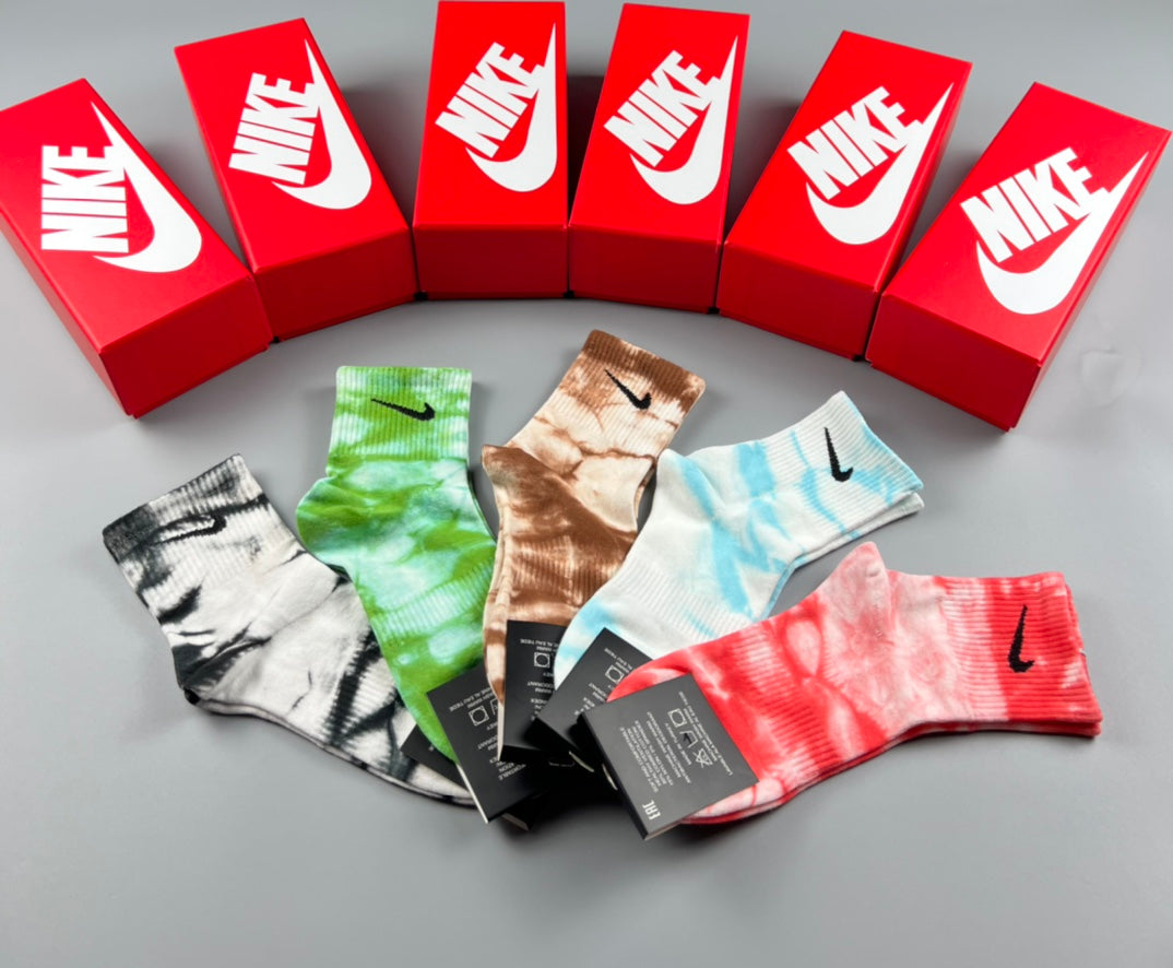 Nike bright tie dye swoosh crew socks, image 4