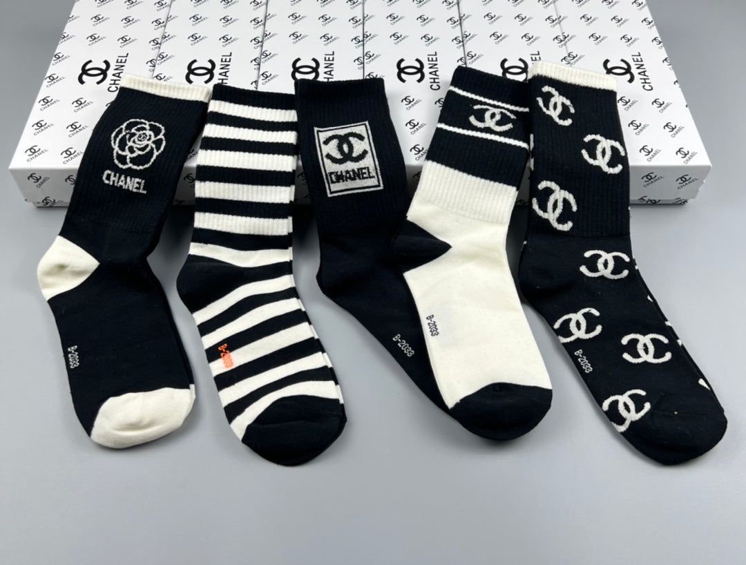 Chanel monochrome stripe graphic crew socks - view 10