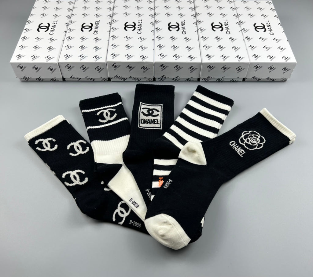 Chanel monochrome stripe graphic crew socks - view 9