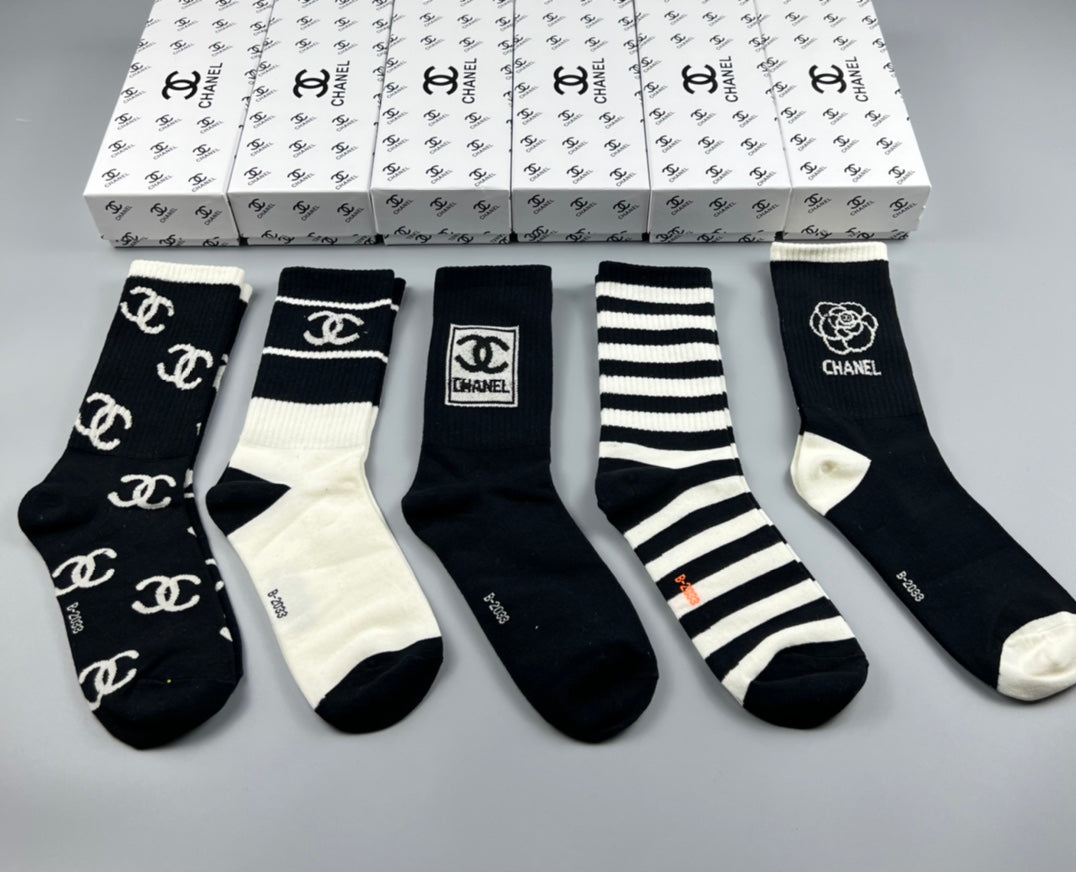 Chanel monochrome stripe graphic crew socks - view 7