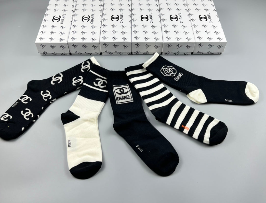 Chanel monochrome stripe graphic crew socks - view 8