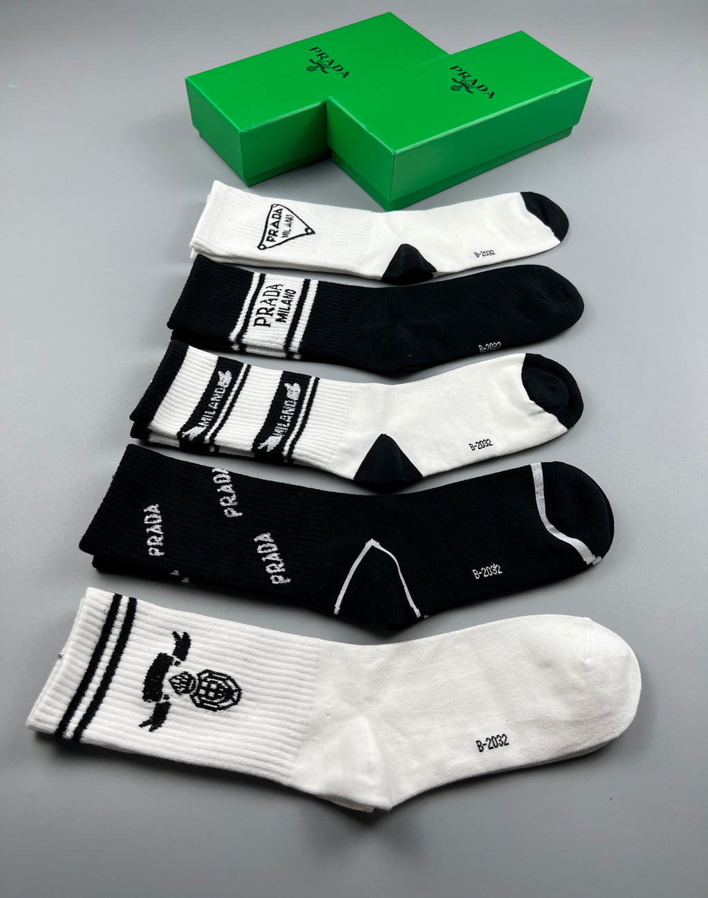 Prada mixed graphic contrast cuff crew socks - view 9