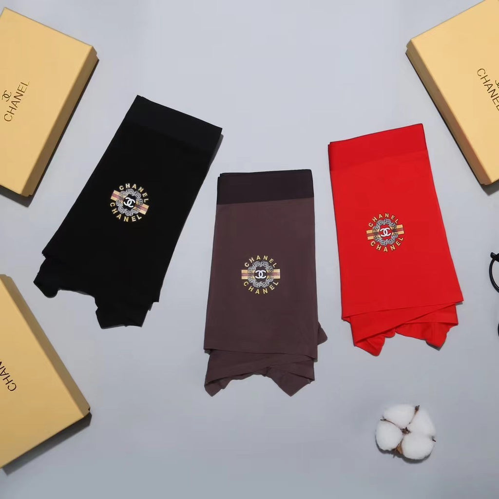 Chanel circular jeweled emblem boxer briefs - view 5