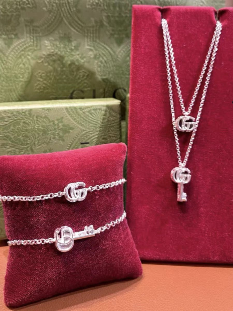 Gucci Interlocking G Key Pendant Bracelet - album image 1