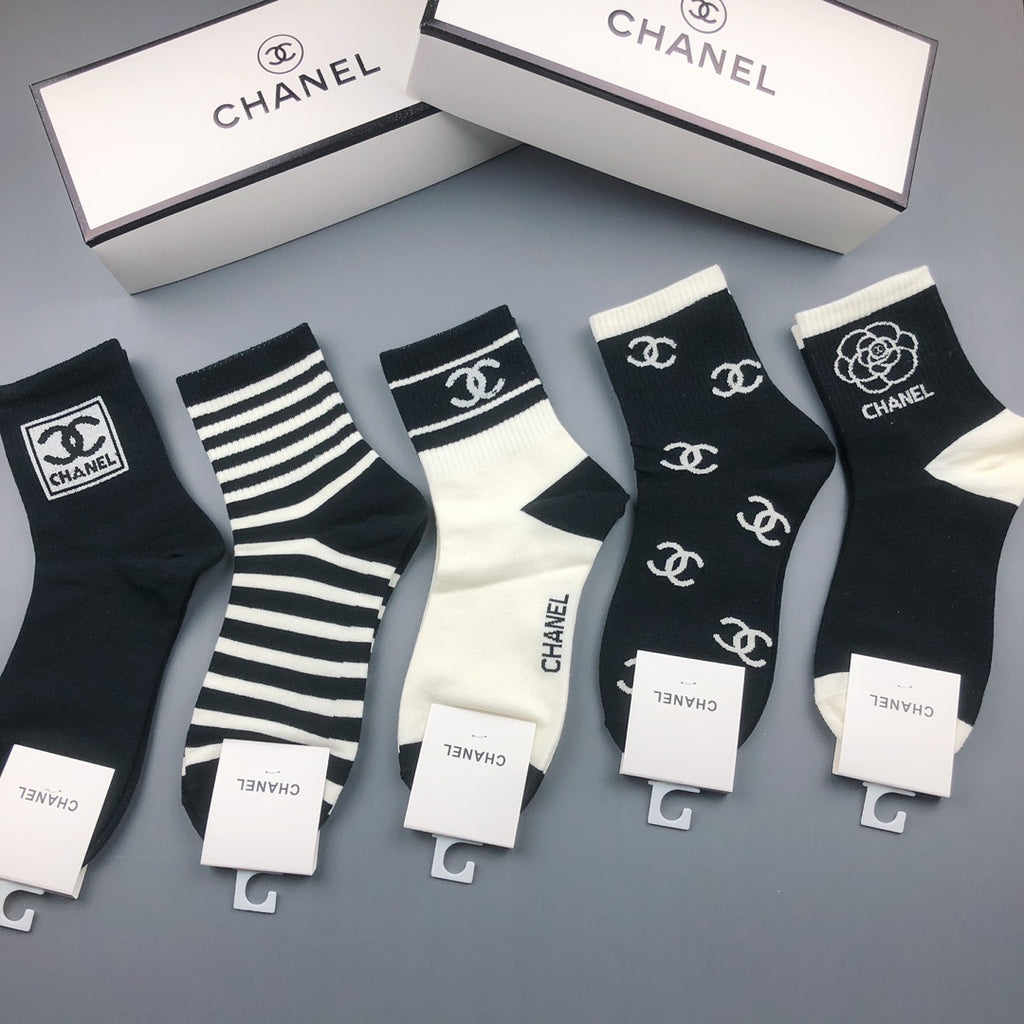 Chanel monochrome stripe graphic crew socks - view 2