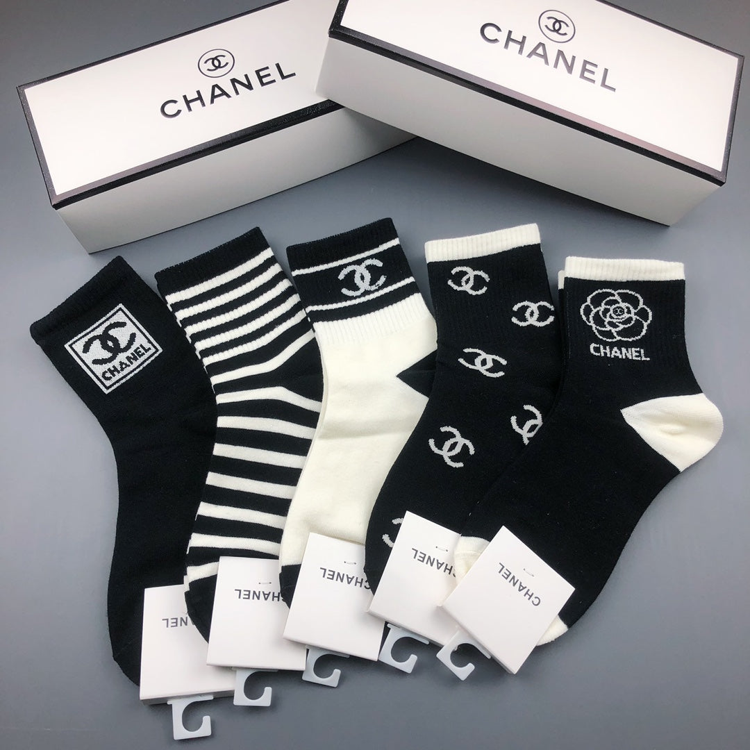 Chanel monochrome stripe graphic crew socks - view 3