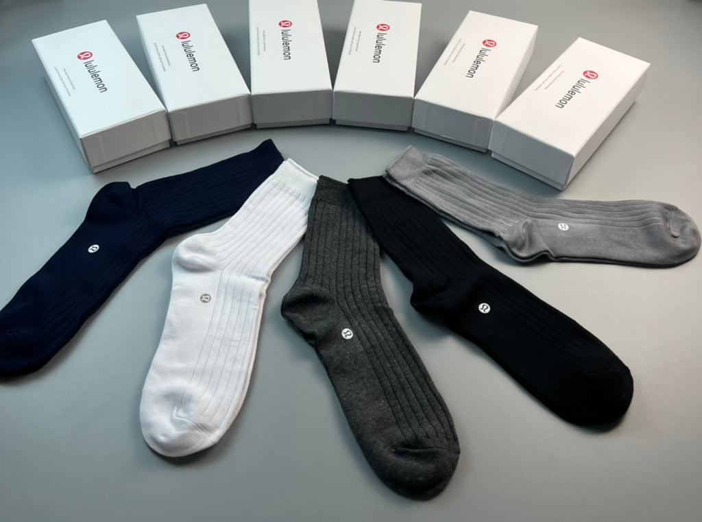 Lululemon monochrome ribbed emblem crew socks - view 3