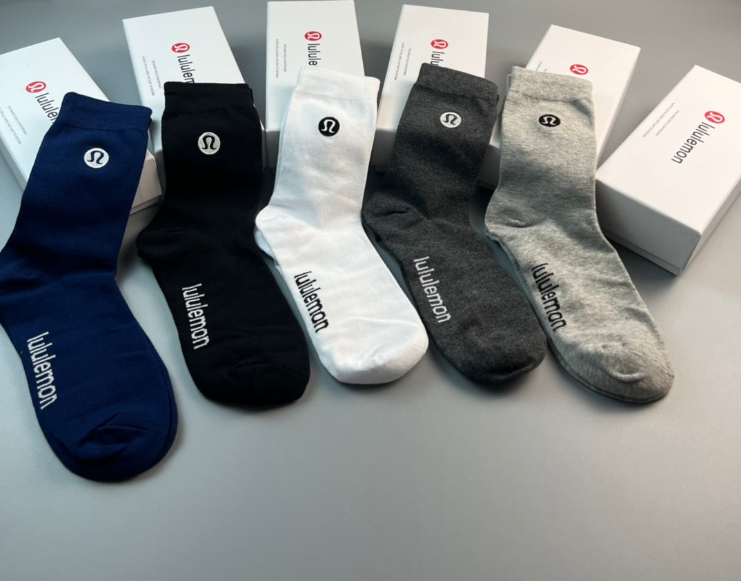 Lululemon small emblem ribbed crew socks - view 4