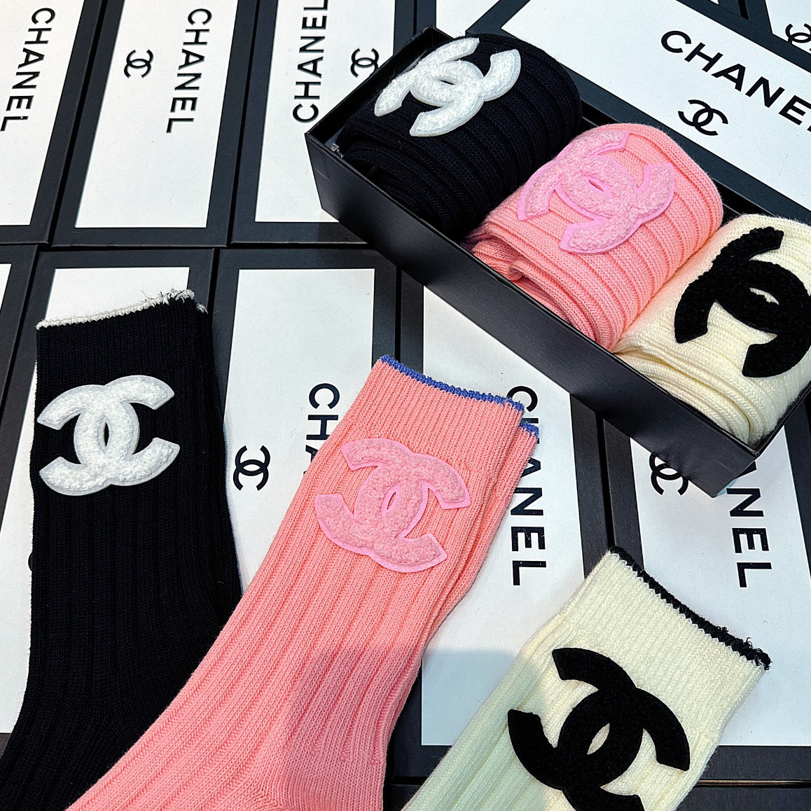 Chanel large contrast double c crew socks - view 5