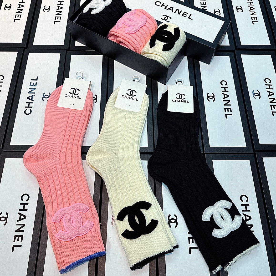 Chanel large contrast double c crew socks - view 6