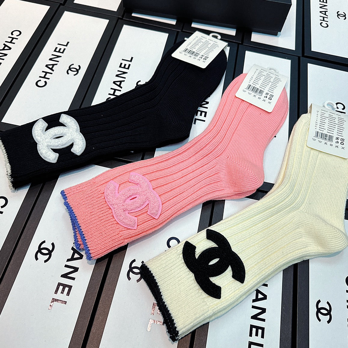 Chanel large contrast double c crew socks - view 3