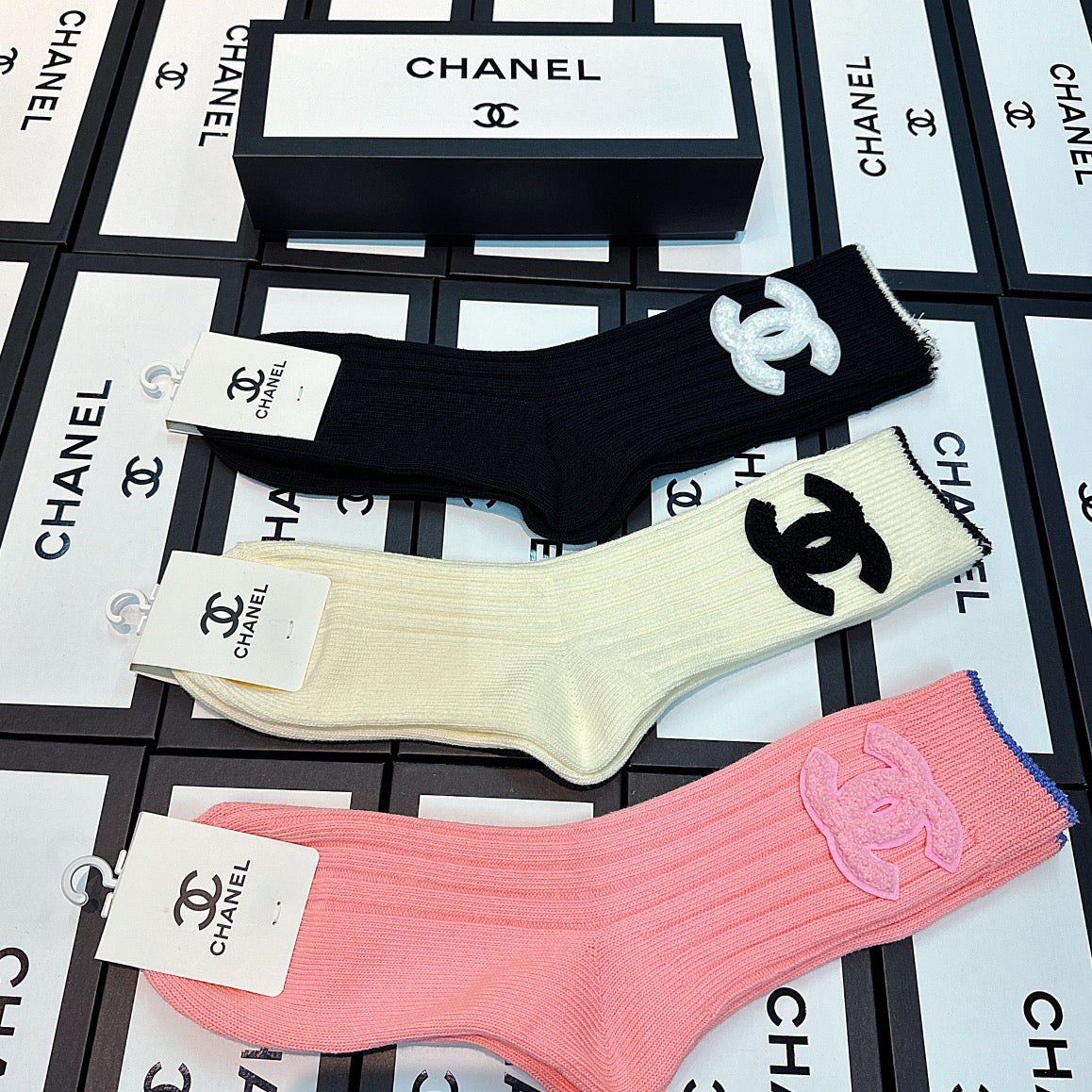 Chanel large contrast double c crew socks - view 2