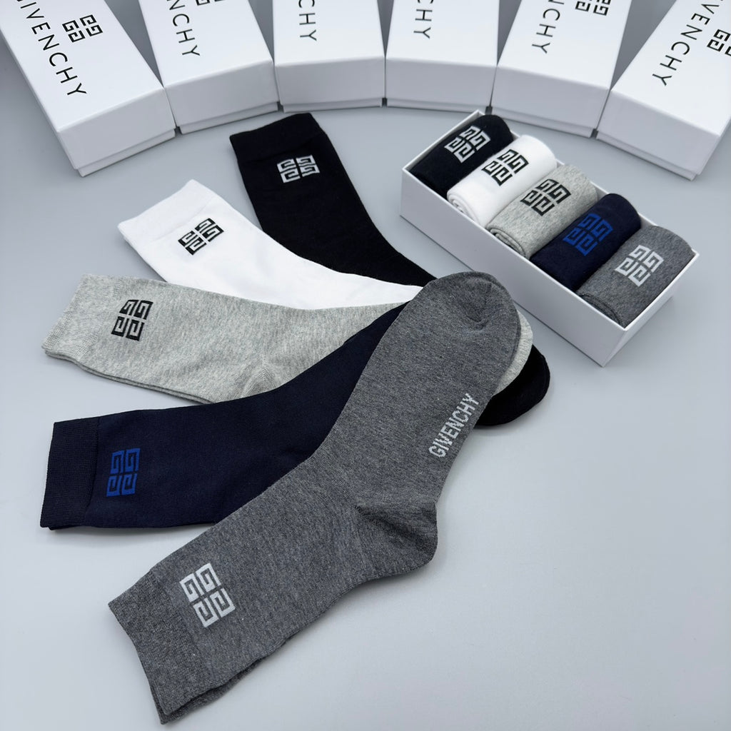 Givenchy small emblem short cuff ankle socks - view 2
